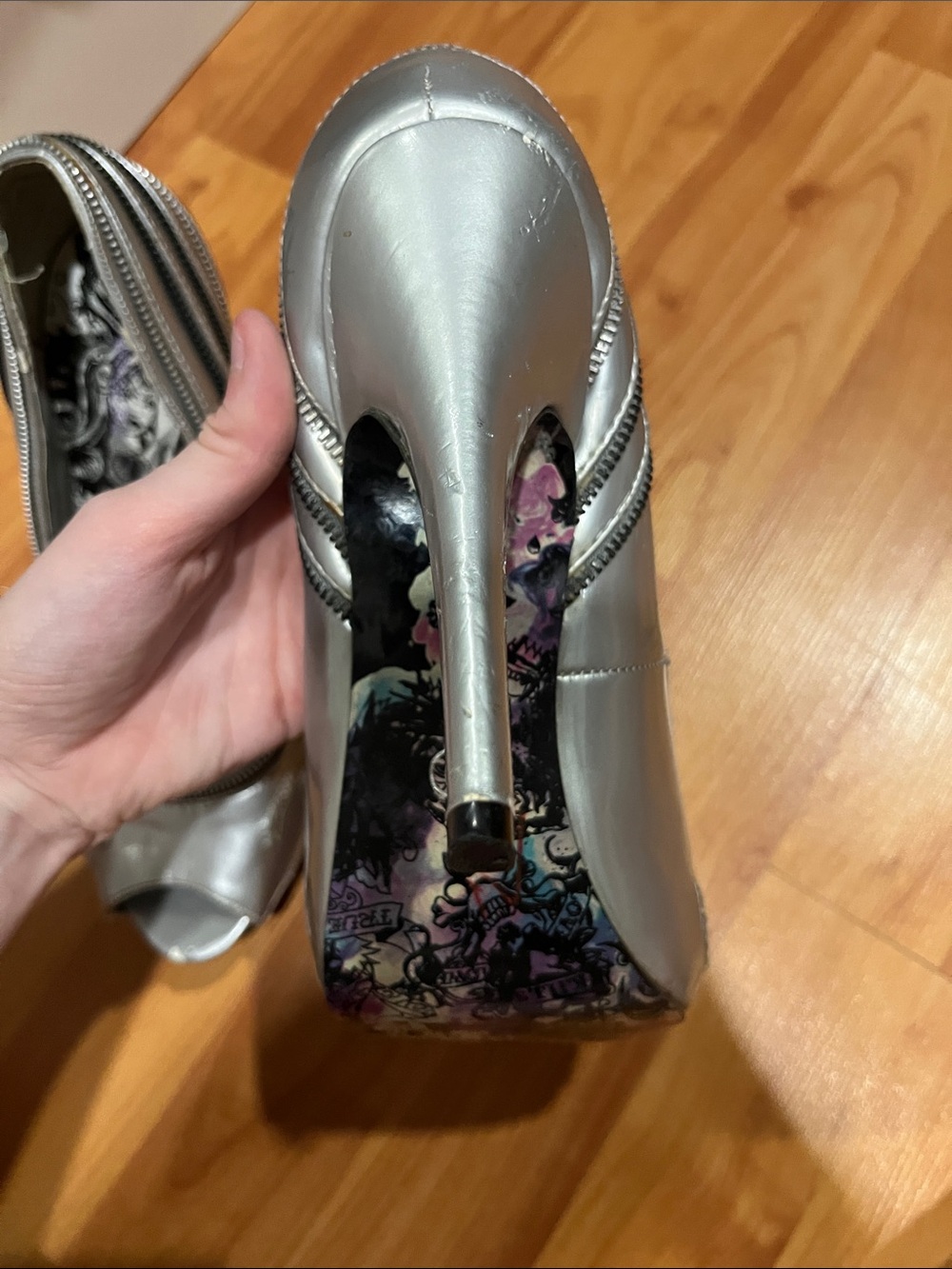Ed Hardy Pre-Own Heels - Picture 9 of 10